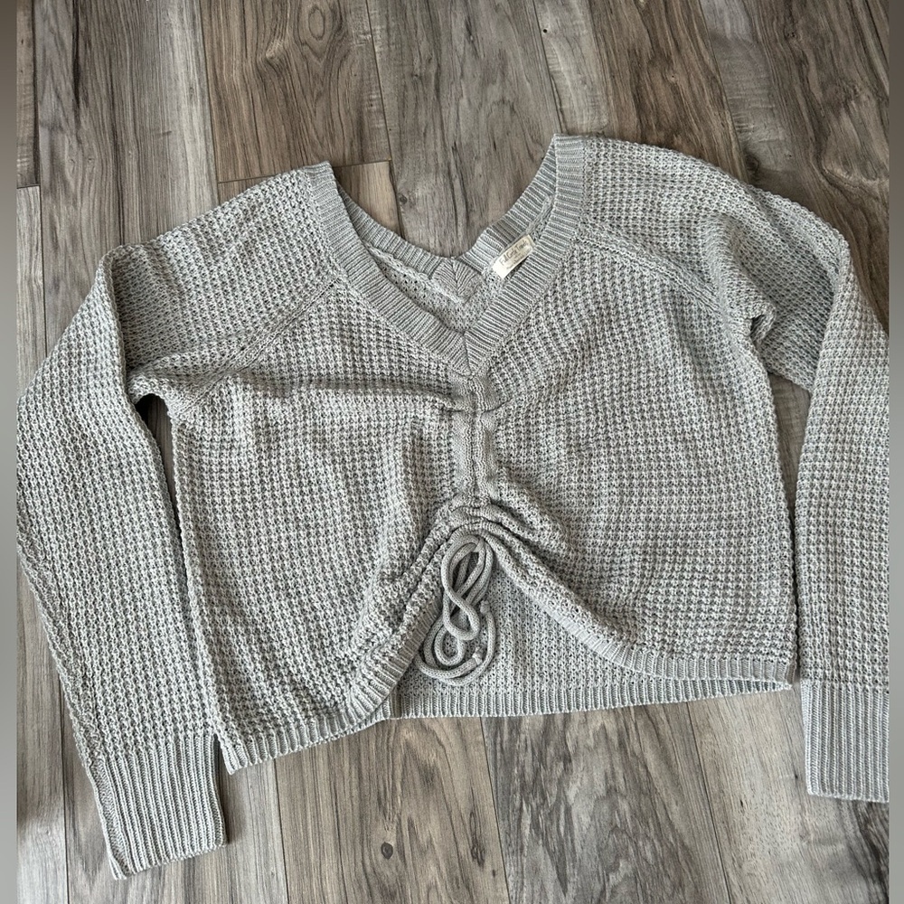 Full Circle Trends Cropped Knit sweater center tie V Neck in Gray Size Large